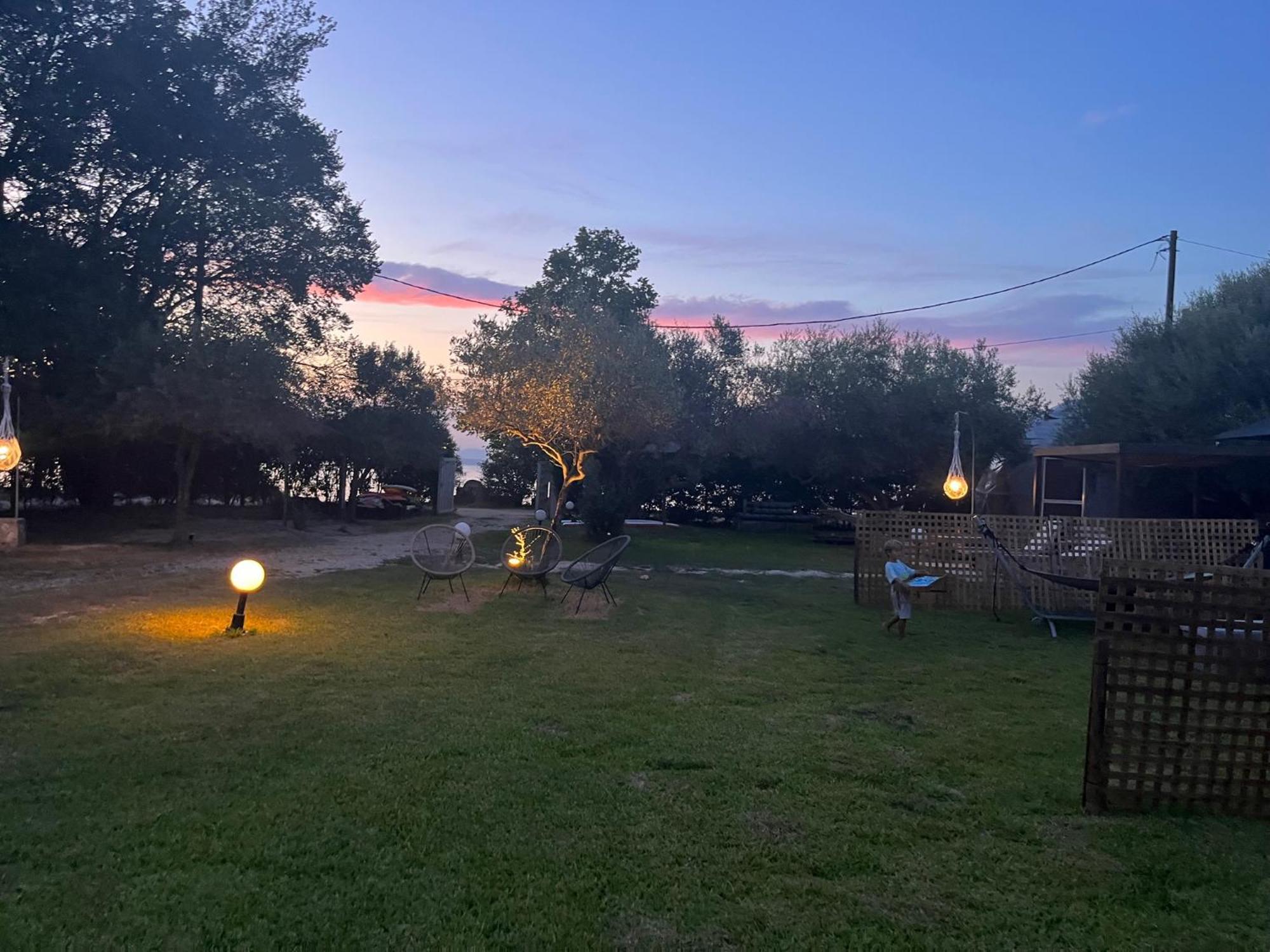 Manna Gea Glamping Domes Hotel Vónitsa Ngoại thất bức ảnh