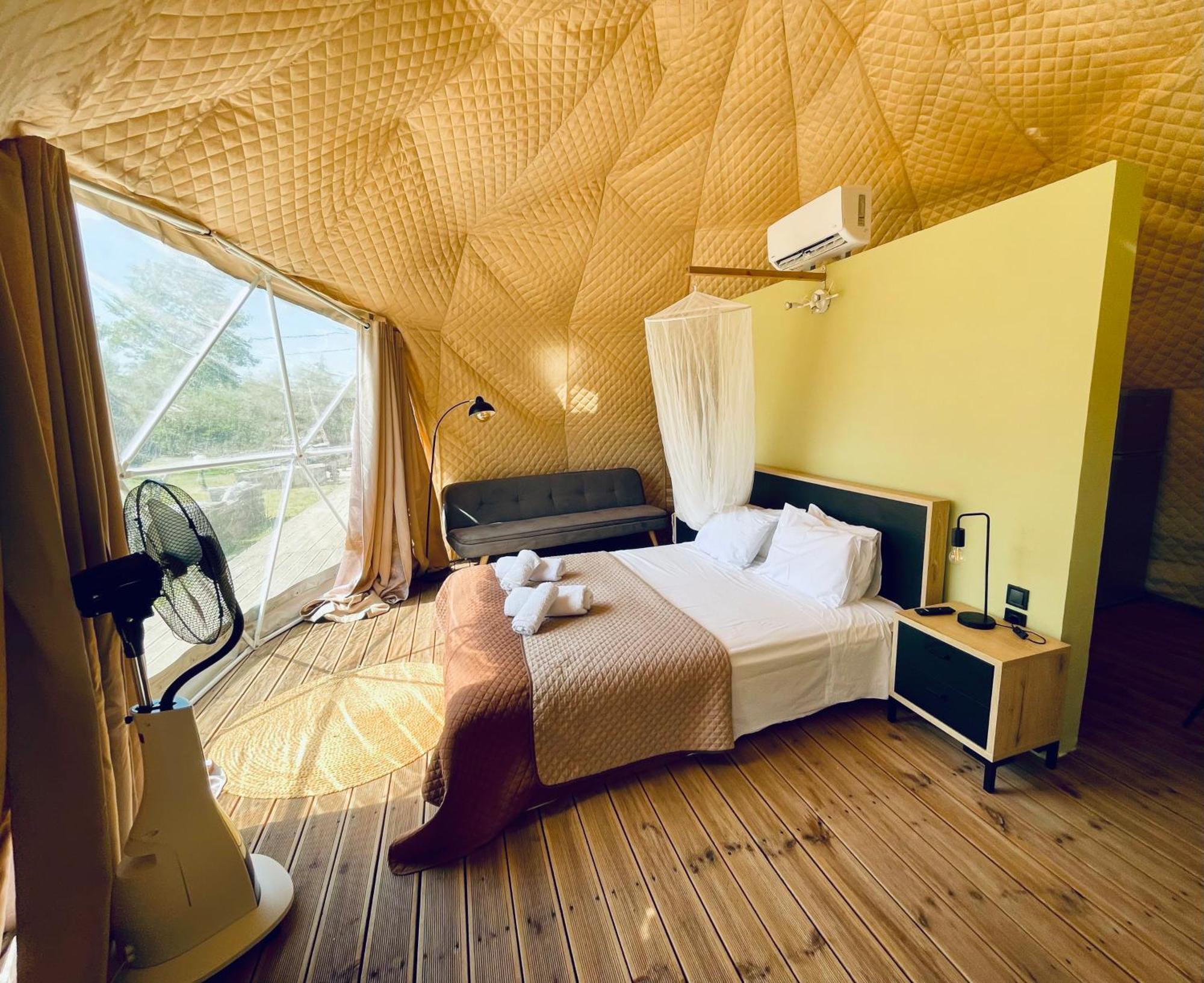 Manna Gea Glamping Domes Hotel Vónitsa Ngoại thất bức ảnh